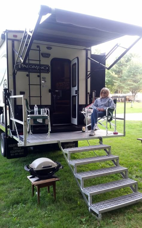 Pick Up Truck Camper, Pickup Camper Ideas, Slide On Camper Ideas, Outdoor Kitchen Camper, Camper Exterior Ideas, Flat Bed Truck Camper, Truck Bed Camper Remodel, Cab Over Camper Remodel, Truck Camper Makeover