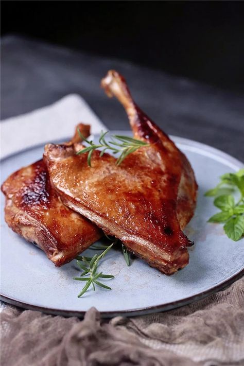 Fancy Chinese Food, Duck Legs Recipe Easy, Chinese Duck Recipes, Roasted Duck Legs Recipe, Duck Wings Recipe, Chinese Duck Recipe, Duck Legs Recipe, Duck Leg Recipes, Chinese Roast Duck