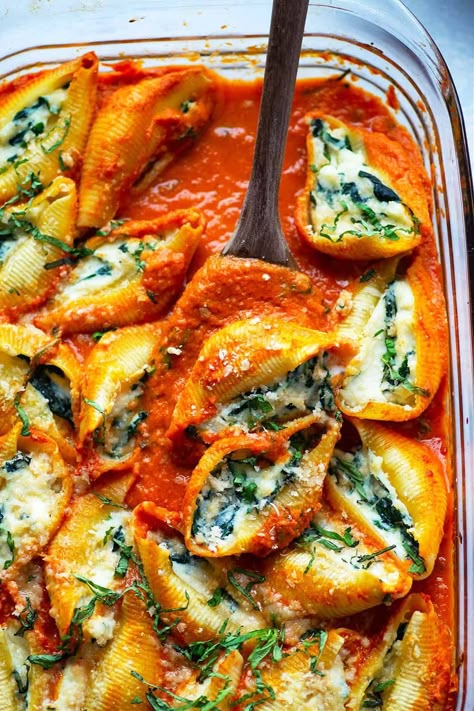 Italy Food Recipes, Dinner Recipes To Impress, Pasta Recipes Italian, Spinach Ricotta Stuffed Shells, Dinner To Impress, College Student Recipes, Dinner For Four, Dinner Date Recipes, Fancy Meals