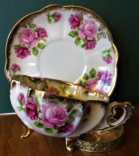 This is a beautiful 3-footed quatrefoil cup and saucer imported by the National Potteries Corporation (NAPCO) of Cleveland, Ohio. Both pieces bear the “Original Napco China Hand Painted” mark and the pattern no. 1DD 239. Its decorations consist of four sets of lovely pink and deep pink roses and a wide gilded border on the rims. The inside of the cup is lustered. Pink Tea Party, Tea Cup Collection, Pretty Tea Cups, Antique Tea Cups, Antique Dishes, China Cups And Saucers, Tea Sets Vintage, Tea Tins, Vintage Teacups