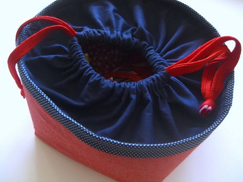 DIY Tutorial Ideas! Drawstring Backpack Tutorial, Diy Pouch Tutorial, Box Bag Tutorial, Drawstring Bag Tutorials, Sew Together Bag, Drawstring Bag Pattern, Box Bags, Diy Sewing Tutorials, Wallet Tutorial