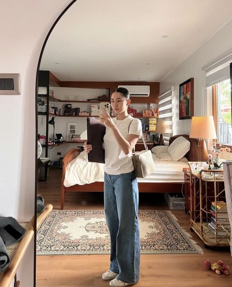 Mirror Selfie Fashion Outfit, Dress With Inner Shirt Outfit, Casual Outfits Warm Weather, Daily Dress Casual Outfit Ideas, Casual Uni Outfits Summer, Wideleg Pants Outfit, Summer Uni Outfits, Korean Summer Outfits Casual, Casual College Outfits Summer