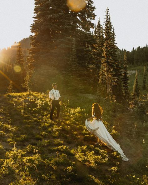 A summer elopement in the mountains — absolutely perfect day spent in my favorite meadows on Friday Elopement In The Mountains, Elopement Mountains, Elopement Aesthetic, Elopement Photo Ideas, Summer Elopement, Field Wedding, Anniversary Shoot, Mountain Bride, Mountain Elopement