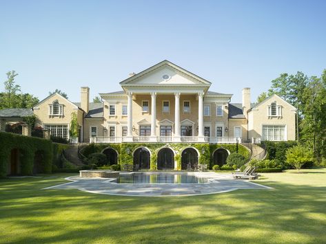 Elegant traditional Atlanta home by Harrison Design Manor House Plans, Sims Rooms, Classical Villa, Classic Mansion, Neoclassical House, Big Mansions, Mansion Exterior, African House, Luxury Houses Mansions