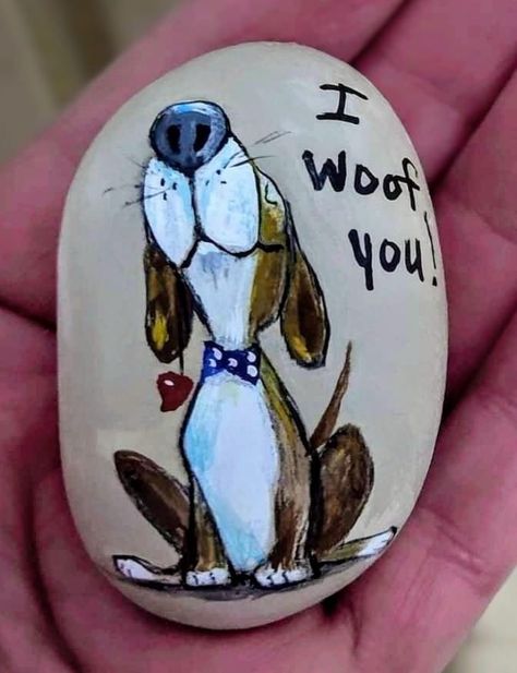 Dogs Painted On Rocks, Painted Dog Rocks, Dog Painted Rocks Ideas, Rock Painting Dogs, Animal Rock Painting Ideas, Dog Rock Painting, Ladybug Rocks, Christmas Rocks, Fall Canvas Painting