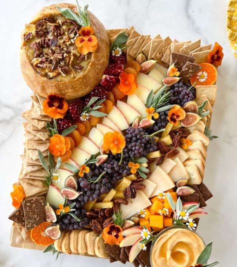 70s Charcuterie Board, Harvest Charcuterie Board Ideas, Fall Cozy Food, Vegan Charcuterie Board Fall, Thanksgiving Charcuterie Desert Board, Pumpkin Spice Charcuterie Board, Boo Charcuterie Board Letters, Fall Harvest Charcuterie Board, Fall Cheese Platter Ideas