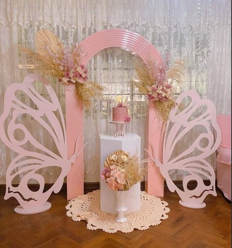 Birthday Party Decoration Ideas, Panel Backdrop, Butterfly Centerpieces, Butterfly Baby Shower Theme, Party Decoration Ideas, Birthday Room Decorations, Simple Birthday Decorations, Butterfly Birthday Party, 1st Birthday Party Decorations