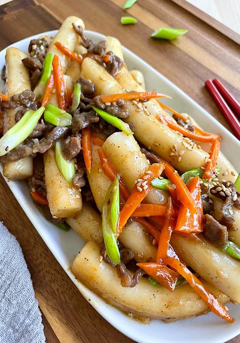 Korean Tteokbokki Aesthetic, Royal Tteokbokki, Korean Healthy Recipes, Korean Cake Recipe, Recipes With Rice Cakes, Gungjung Tteokbokki, Rice Cakes Korean, Korean Rice Cake Soup, Chicken Sesame