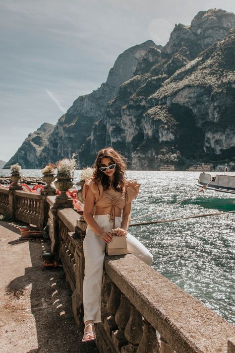 Instagram Italy Pictures, Milano Picture Ideas, Instagram Italy, Lake Garda Instagram Pictures, Lake Garda Italy Outfits, Outfit In Italy, Verona Italy Photo Ideas, Lake Como Aesthetic Outfits, Photos In Milan