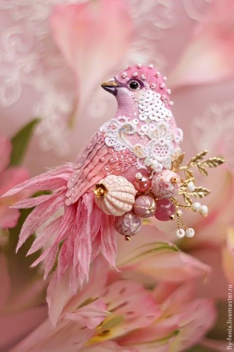 Fake Birds, Beads Craft, Bird Crafts, Pink Bird, Bead Embroidery Jewelry, Fabric Birds, Beaded Animals, Embroidery Jewelry, Brooches Handmade