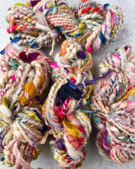 Hand Spun Art Yarn — Sumi and Me Handspun Yarn Projects, Making Coasters, Art Yarn Spinning, Art Yarn Weaving, Spinners Diy, Diy Rope Basket, Ornaments To Make, Art Yarn Handspun, Spinning Wool