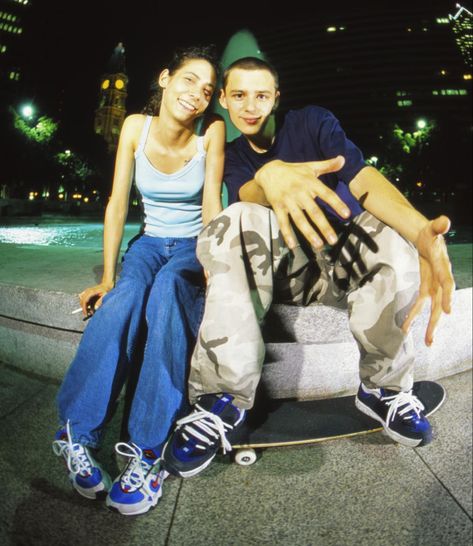 Posing With Skateboard, Early 2000s Skater Fashion, 90 Skater Aesthetic, 90s Skater Aesthetic Outfits, 2000s Skater Aesthetic, 80s Skater Aesthetic, 90s Skate Style, Skate Style 90s, 2000s Skater Fashion