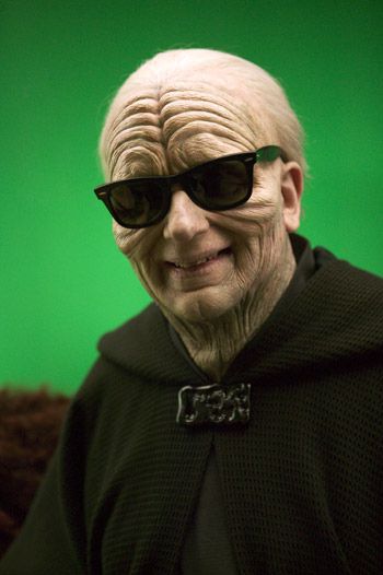 Emperor Palpatine with Sunglasses Star Wars Cast, Emperor Palpatine, May The Fourth Be With You, Dark Vador, Star Wars Pictures, Star Wars Movie, Star Wars Humor, Star Wars Memes, Chewbacca