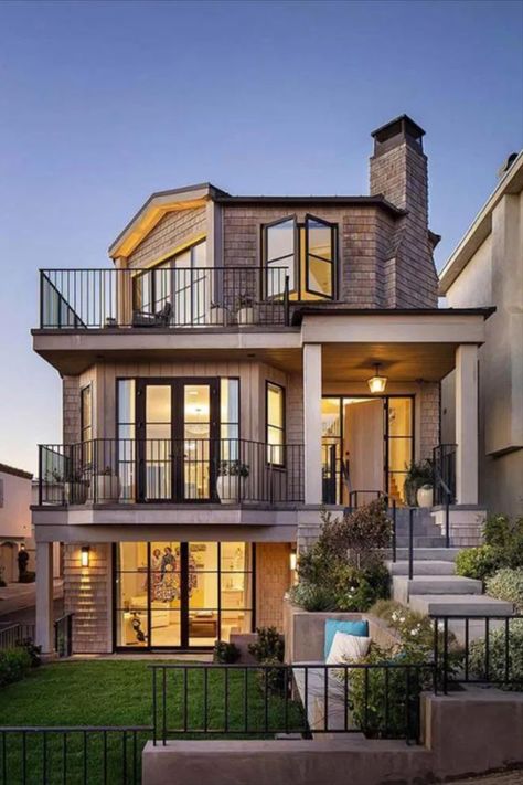 contemporary Manhattan beach home east coast style homes east coast inspo interior modern home houses modern style unique homes lmd architecture studio luxury homes architecture ideas inspo California homes west coast design Family Beach House Exterior, Home Design From Outside, Two Houses Next To Each Other, Unique Home Design Architecture, Houses From Outside, Three Floor House, 3 Level House, Loft House Exterior, 3 Floor House