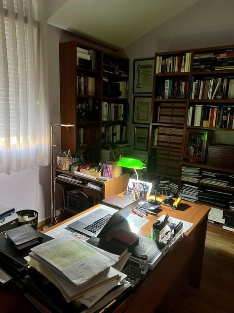 Messy Office Aesthetic, Academic Office Decor, Study Room Aesthetic, Desk Library, Library Study Room, Work Desks, 20 Aesthetic, Retro Office, Study Room Decor