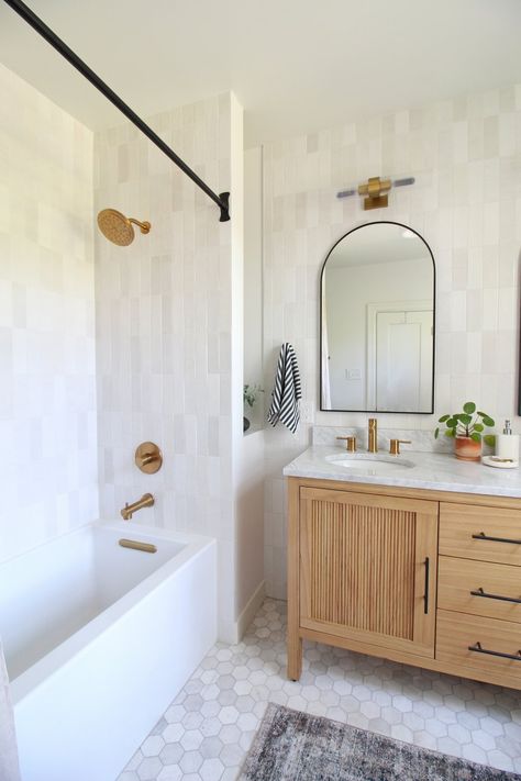 BIG Before & After: Laburnum Park Bathroom Project Lvp Bathroom Floors, Park Bathroom, Guest House Bathroom, Boy Bathroom, Kid Bathroom, Bathroom With Tub, Hawaii House, Natural Bathroom, Timeless Bathroom