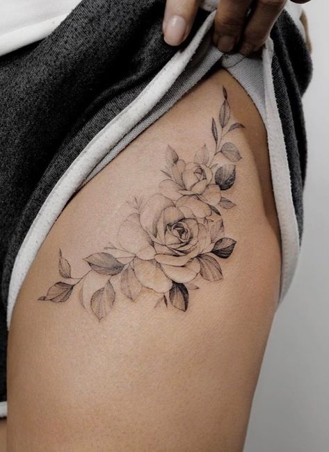 Roses Tattoo On Back, Roses Rib Tattoo, Roses Tattoo Design For Women, Shoulder Rose Tattoos For Women, Elegant Rose Tattoo, Rose Tattoo Designs For Women, Floral Rib Tattoo, Roos Tattoo, Rose Rib Tattoos