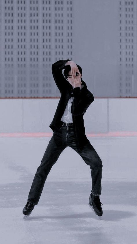 Ice Skating Sunghoon, Sunghoon Skating, Sunghoon Ice Skating, Skate Aesthetic Wallpaper, Ice Price, Skate Boy, Male Figure Skaters, Skate Aesthetic, Figure Ice Skates