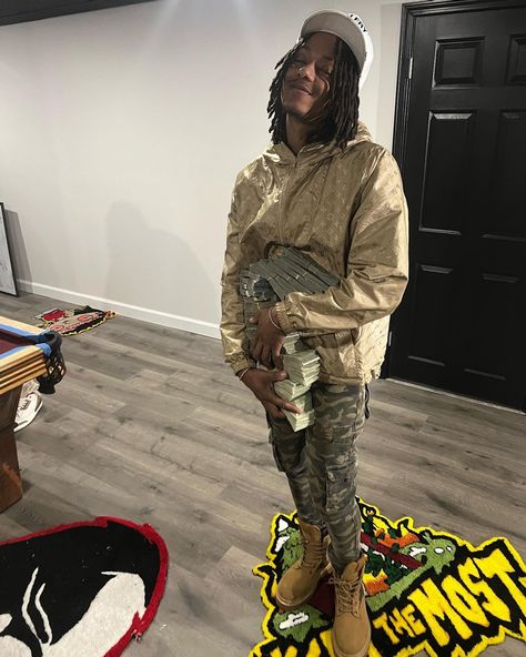 Skilla Baby Outfit from March 6, 2024 Skilla Baby Rapper, Skilla Baby, Cute Youtube Couples, Rapper Wallpaper, White Paint Splatter, Underground Rappers, Cute Dreads, Rapper Outfits, Save Outfits