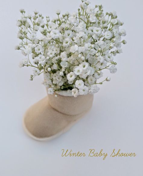 Winter Baby Shower Flower Centerpieces, Winter Time Baby Shower Ideas, Winter Baby Shower Table Centerpieces, Baby Its Cold Outside Baby Shower Decor Ideas, White Christmas Baby Shower Ideas, Baby It’s Cold Outside Baby Shower Centerpieces, Winter Baby Shower Table Decor, January Baby Shower Ideas For Girl, Christmas Baby Shower Centerpieces