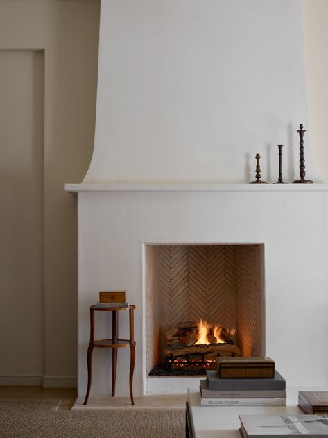 Window Over Fireplace, Fireplace In Dining Room, European Fireplace, Northern House, Rural Homestead, Den Fireplace, Lakeview House, Plaster Fireplace, Stucco Fireplace