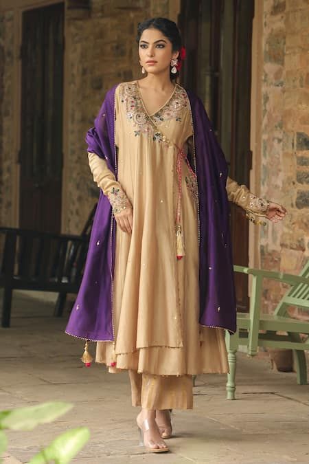 Contrast Dupatta Suits, Aza Fashion Outfits 2024 Suits, Sequin Anarkali, Ivory Anarkali, Indian Wedding Dress Traditional, Bride Fashion Photography, Purple Dupatta, Rings Indian, Silk Anarkali Suits