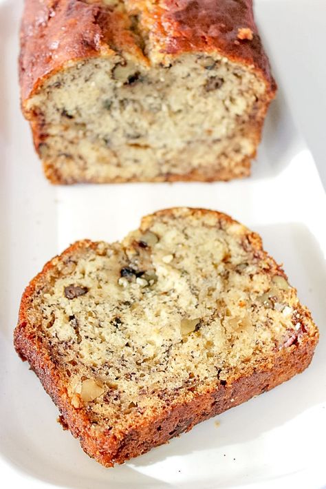 Simple Banana Bread Recipe, Simple Banana Bread, Super Moist Banana Bread, Banana Recipe, Banana Nut Bread Recipe, Nut Bread Recipe, Banana Bread Recipe Moist, Outfits Simple, Moist Banana Bread