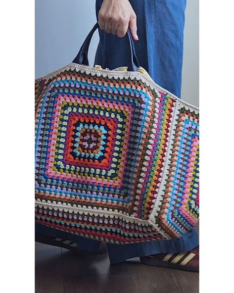 Thank you so much for the great attention you've shown to my weekend bag. The bag is so spacious that I couldn't even fit it in the… | Instagram Crochet Weekender Bag, Huge Crochet, Granny Square Shoulder Bag, Crochet Placemat Patterns, Square Shoulder Bag, Placemats Patterns, Crochet Handbags Patterns, Weekend Bag, Crochet Basket