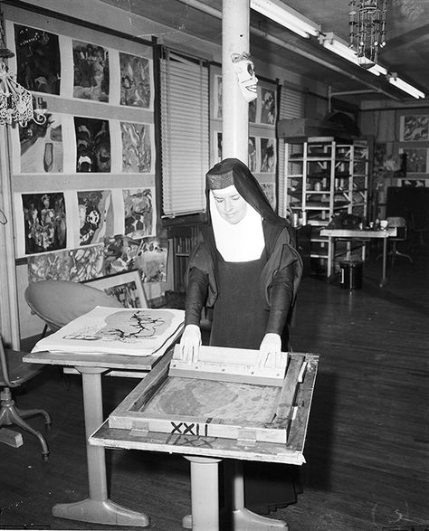 Corita Kent, Screen Printing Studio, Printing Studio, Claes Oldenburg, Screen Printing Art, Immaculate Heart, Jasper Johns, Print Inspiration, Screenprinting