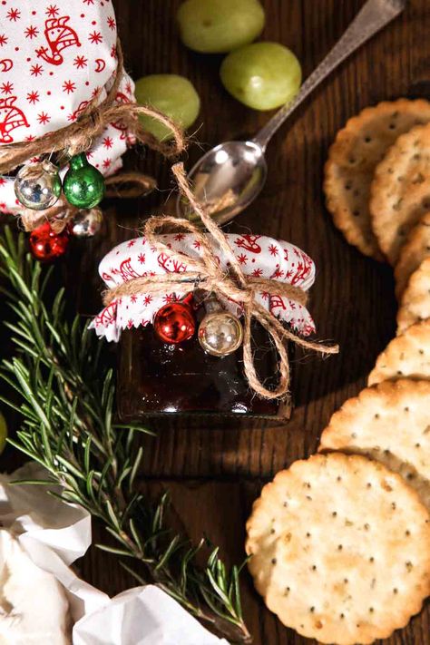 A warm spicy Christmas chutney ideal as a gift, delicious with cheese and savoury pies Christmas Jams And Chutneys, Savoury Christmas Gifts, Chutney Recipes Christmas, Christmas Chutney, Mango Chutney Recipe, Vegan Dips, Savoury Pies, Christmas Jam, Cheese And Crackers