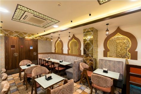 Arab Restaurant, Restaurant Design Rustic, Arabian Architecture, Restaurant Table Design, Ali Baba, Building A Container Home, Rustic Mirrors, Counter Design, Indirect Lighting