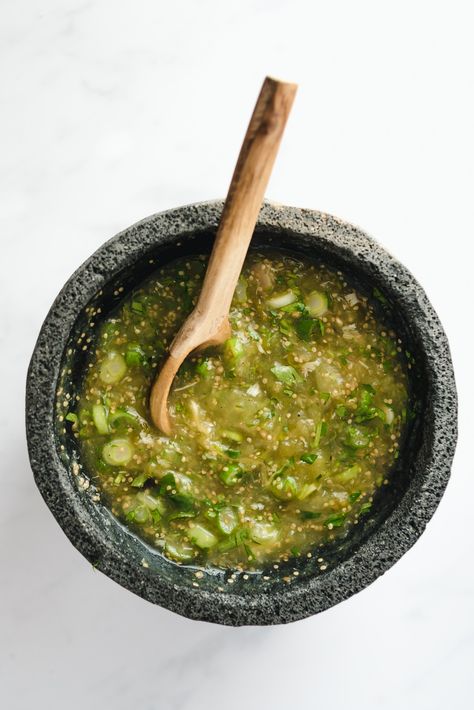 Molcajete Salsa Verde Molcajete Salsa Recipe, Sweet And Spicy Salsa, Blender Salsa, Salsa Bar, Salsa Verde Recipe, Roasted Garlic Cloves, Verde Recipe, Salsa Ingredients, Spicy Salsa