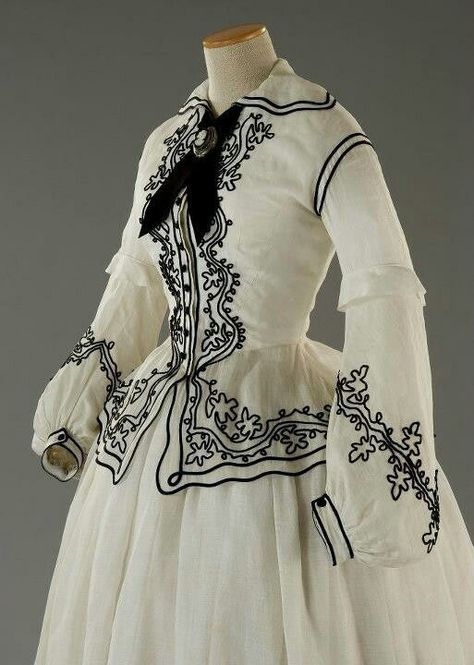 1860s Clothing Related Keywords & Suggestions - 1860s Clothing Long ... 1860 Fashion, 1800s Fashion, Victorian Costume, 19th Century Fashion, Old Dresses, Victorian Clothing, Antique Dress, Retro Mode, Vintage Gowns