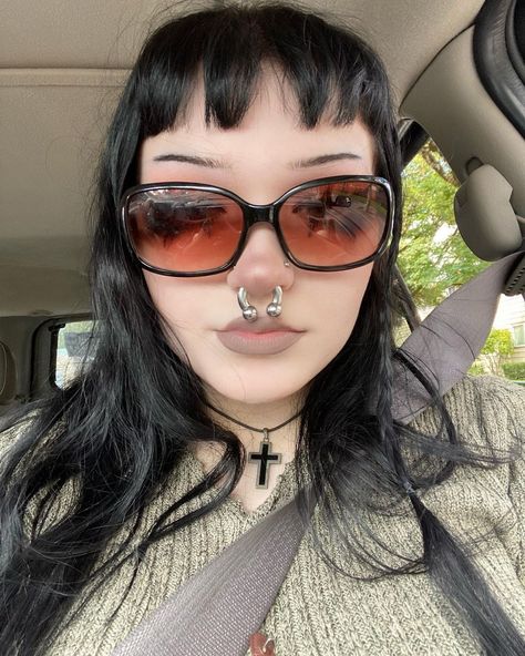 Aesthetic Pretty Girl, Grunge Beauty, Stretched Septum, Dark Makeup Looks, Aesthetic Pretty, Girls Natural Hairstyles, Hair Advice, Goth Makeup, Dark Makeup