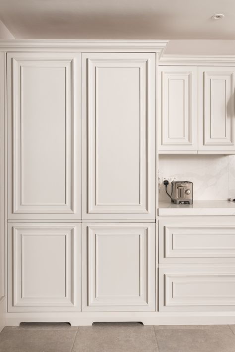 Moulding On Cabinets, French Cabinet Doors, Kitchen Moulding, Raised Panel Kitchen Cabinets, Parisian Wall, Parisian Kitchen, Cabinet Molding, Classic Cabinet, White Molding