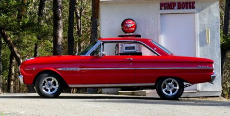 1963-1/2 FORD FALCON SPRINT PERFORMANCE 302 4-SPEED side view Ford Mustang History, Horse Barn Doors, Ford Falcon Sprint, Street Rods For Sale, Carriage House Garage, Rock Nacional, Old Ford Trucks, Dodge Power Wagon, Pontiac Cars