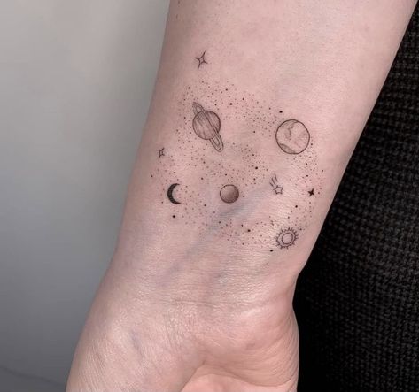 Orbit Tattoo, Space Theme Tattoo, Milky Way Tattoo, Tattoos Simplistic, Astronomy Tattoo, Unique Half Sleeve Tattoos, Circle Tattoos, Planet Tattoos, Theme Tattoo