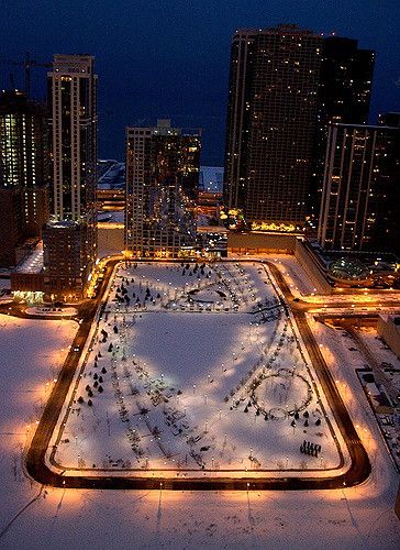 Chicago cityscape at dusk. Pinned by #CarltonInnMidway - www.carltoninnmidway.com Chicago Cityscape, Chicago Christmas, Chicago Aesthetic, Chicago Winter, Fairmont Hotel, City At Night, My Kind Of Town, Chicago Photography, Chicago City