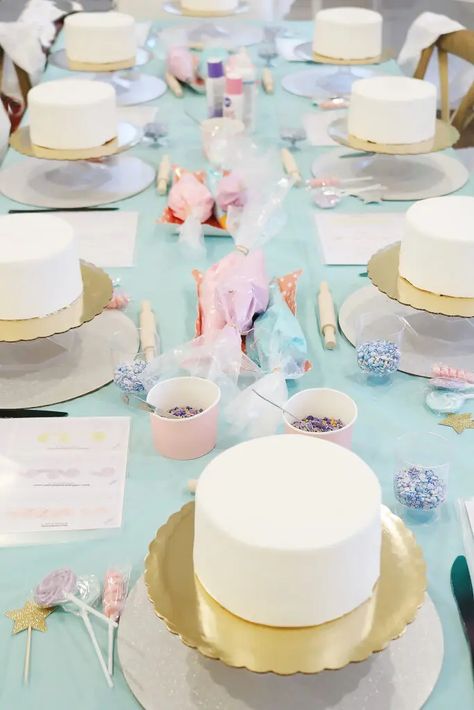 Cake Decorating Class Ideas, Mini Cake Decorating Party, At Home Cake Decorating, Mini Cake Decorating Ideas, Cake Party Ideas, Gingerbread Birthday Party, Decorate Your Own Cake, Baking Birthday Parties, Cake Decorating Party