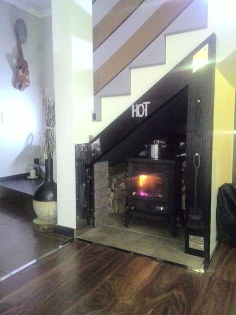 Wood stove under the stairs!!? Why not...? Stairs Around Fireplace, Wood Stove Under Stairs, Fireplace Under Stairs, Fire Places Ideas, Ideas Under Stairs, Wyoming Cabin, White Stair Risers, Best Fireplace, Princess Cottage