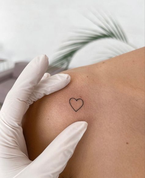 So Far So Good Tattoo, Heart Tattoo Shoulder, Little Heart Tattoos, Small Shoulder Tattoos, Pretty Tattoos For Women, Shoulder Tattoos For Women, Whatsapp Wallpaper, Collar Bone Tattoo, Side Tattoos