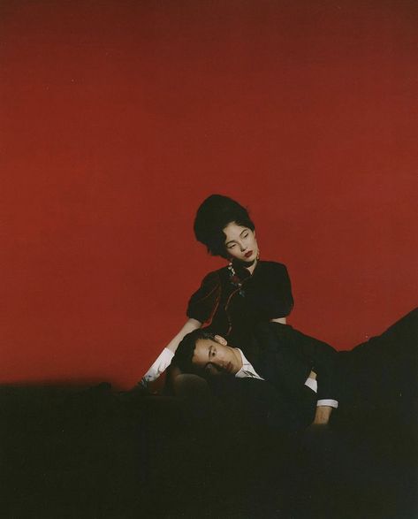 Leslie Zhang Leslie Zhang, Xiao Wen Ju, In The Mood For Love, Mood For Love, Septième Art, Photographie Portrait Inspiration, Cinematic Photography, Couple Shoot, Fallen Angel