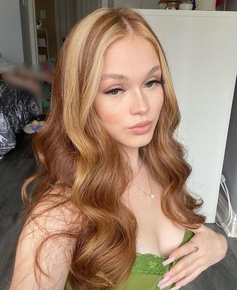 Ginger And Highlights, Auburn Hair With Honey Blonde Highlights, Blonde Highlights On Orange Hair, Fun Ginger Hair, Ginger Hair White Money Piece, Ginger With Blonde Streak, Red Hair With Blonde Streaks, Ginger Chunky Highlights, Ginger Hair Color With Blonde Streak