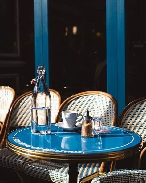 Café mornings and afternoon strolls, the ultimate Parisian lifestyle. 🥐💙 #CaféCulture #StylishEscape Parisian Lifestyle, Parisian Life, Paris Blues, Oui Oui, Coffee Love, Blue Aesthetic, Beautiful Moments, 인테리어 디자인, Aesthetic Photo