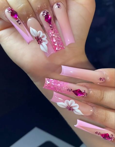 Pink Nail Sets With Charms, Pink Gem Nails Rhinestones, Pink Bling Acrylic Nails Rhinestones, Baddie Birthday Nails Capricorn, Pink Xl Nails, Pink Buchona Nails, Quince Nails Pink, Pink Bling Nails Rhinestones, Xl Nails Design