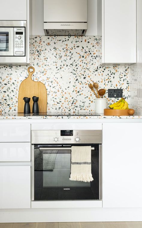 Kitchen Splashback Ideas Tile Trends For 2023, Terrazzo Tile Kitchen, Terrazzo Backsplash, Flat Front Cabinets, Terrazzo Kitchen, Herringbone Kitchen, Bold Kitchen, Trend Ideas, Kitchen Walls