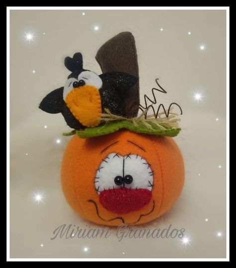 Halloween Craft Projects, Fall Arts And Crafts, Halloween Pumpkin Designs, Adornos Halloween, Felt Crafts Diy, Halloween Crafts Decorations, Felt Halloween, Halloween Toys, Fall Crafts Diy