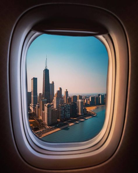 chicago New York From Airplane, Chicago Activities, Sims 4 City Living, Airplane Window View, Plane Window, Airplane Photography, Airplane Window, Disney Instagram, My Kind Of Town