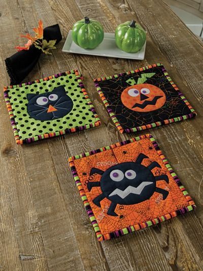 Autumn & Halloween Quilting Patterns Halloween Trio, Halloween Coasters, Halloween Sewing Projects, Paper Crafts Magazine, Halloween Sewing, Needlework Shops, Fall Sewing, Fat Quarter Quilt, Beginner Knitting Patterns