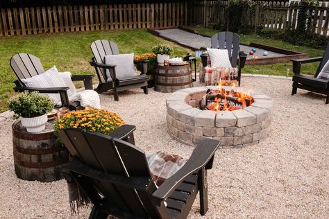 Outside Fire Pit Ideas, Backyard Campfire, Backyard Art, Outdoor Fire Pit Area, Backyard Escape, Fire Pit Ideas, Patio Layout, Outdoor Fire Pit Designs, Fire Pit Landscaping